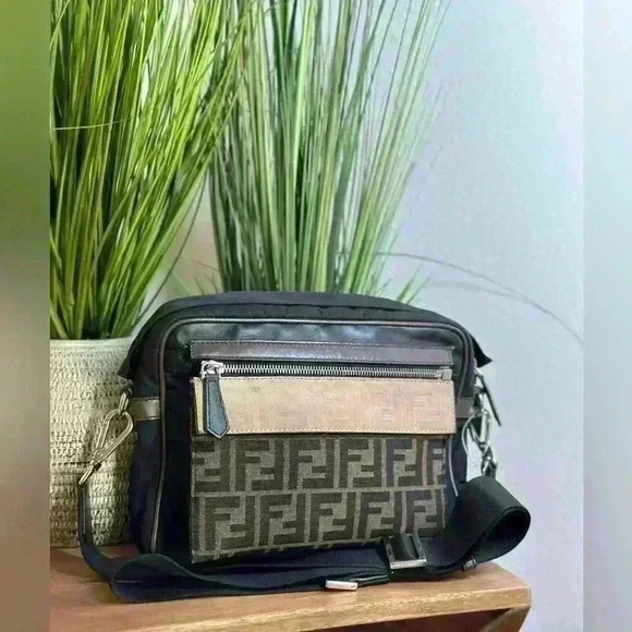 Authentic Fendi Black Forever Fendi East/West Messenger Bag w/COA - Picture 6 of 14